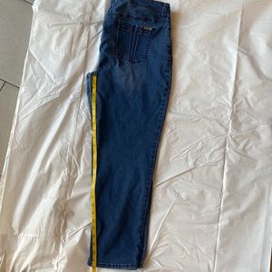 Chicos size 14/2.5 jeans ankle length.  So so comfy you can eat all day!